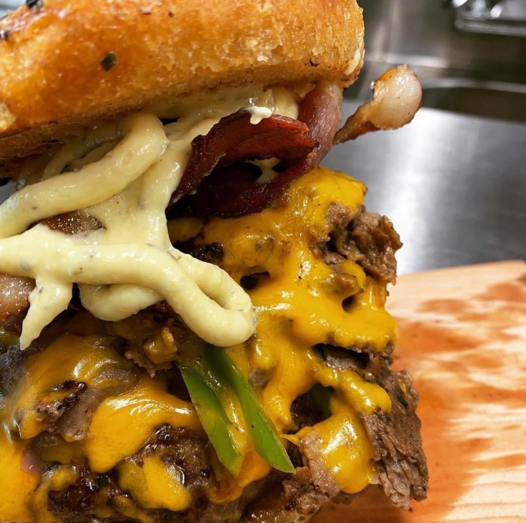Bacon cheeseburger with jalapeño